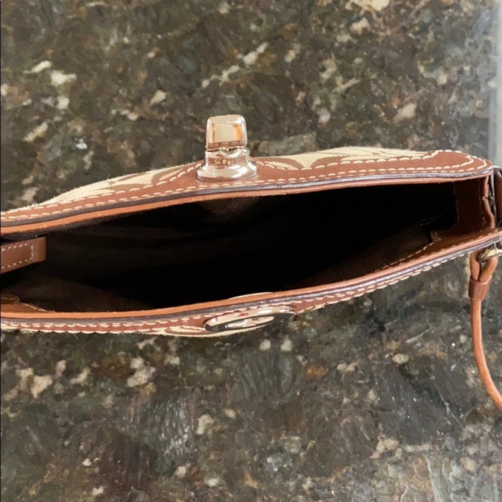 Coach wristlet with toggle closure - Picture 3 of 4